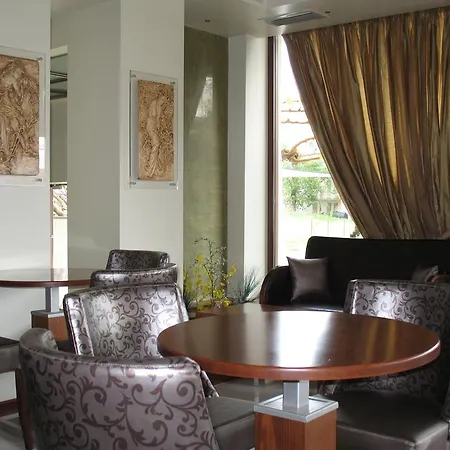 מלון Prigipikon And Sofites 2*